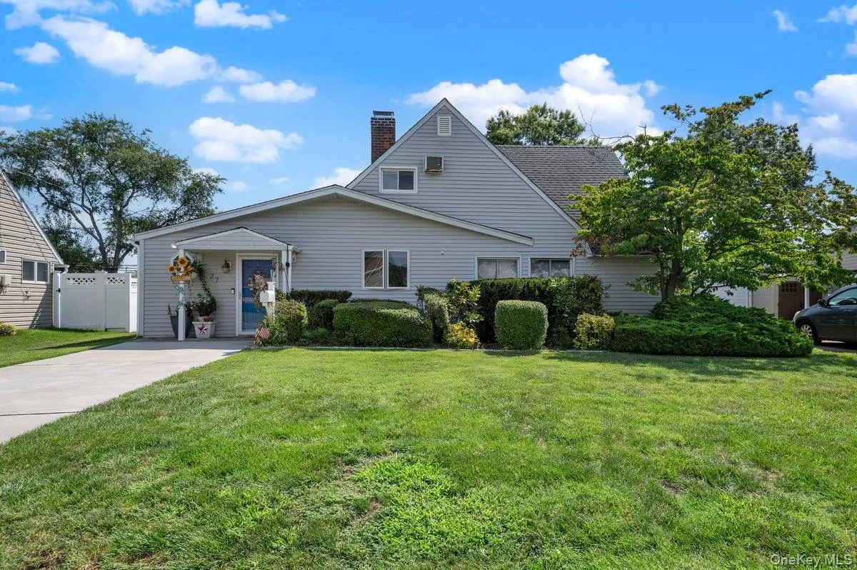 27 Wheelbarrow Lane, Wantagh, NY 11793 - #1