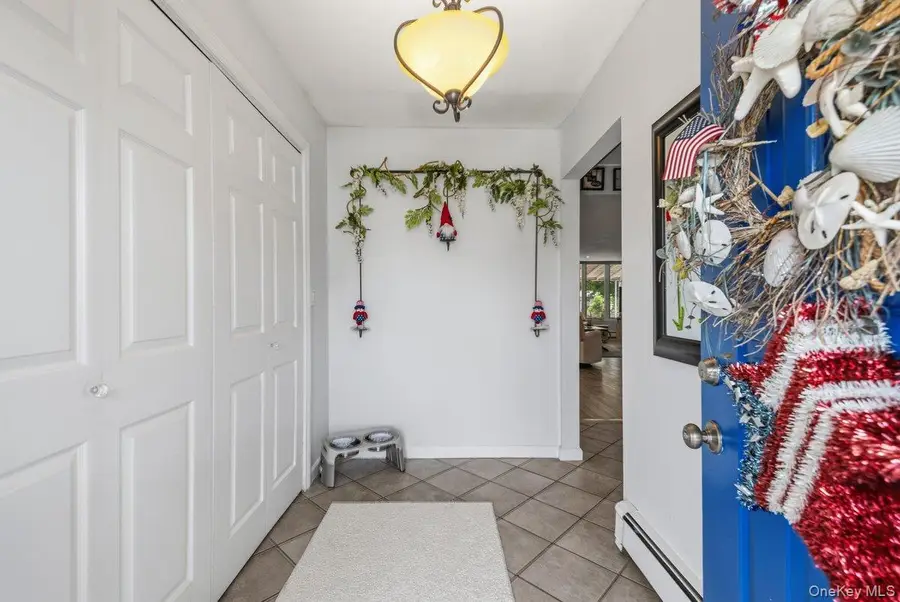 27 Wheelbarrow Lane, Wantagh, NY 11793 - #3