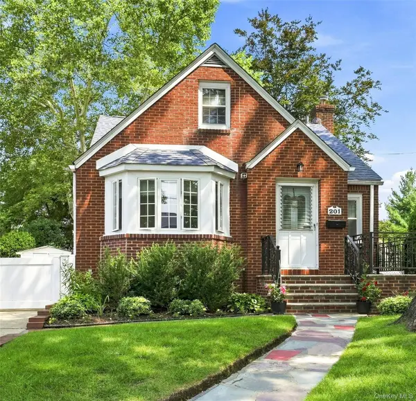 201 E Chester Street, Valley Stream, NY 11580