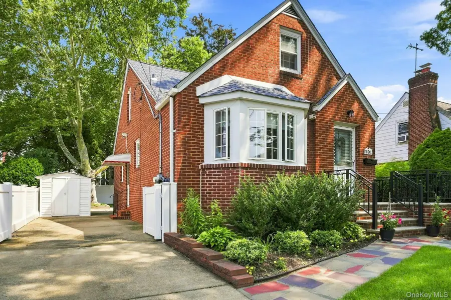 201 E Chester Street, Valley Stream, NY 11580 - #2