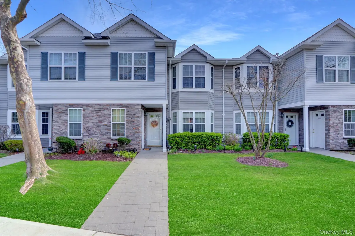 219 Medea Way, Central Islip, NY 11722 - #1