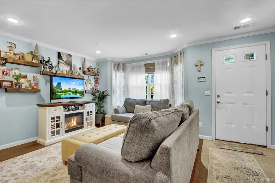 219 Medea Way, Central Islip, NY 11722 - #3