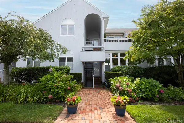 400 Noyack Road #E2, Southampton, NY 11968