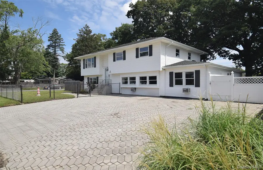 226 14th Avenue, West Babylon, NY 11704 - #2