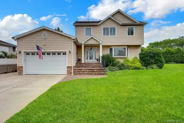 34 NE Admiral Road, Massapequa, NY 11758