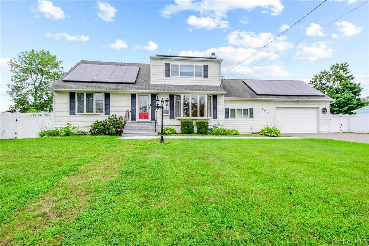 694 Pease Lane, West Islip, NY 11795 - #1