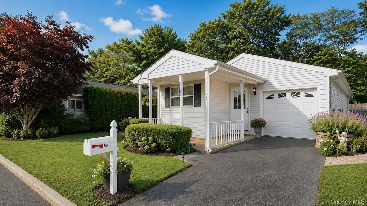 53 Village Circle E #E053, Manorville, NY 11949 - #1