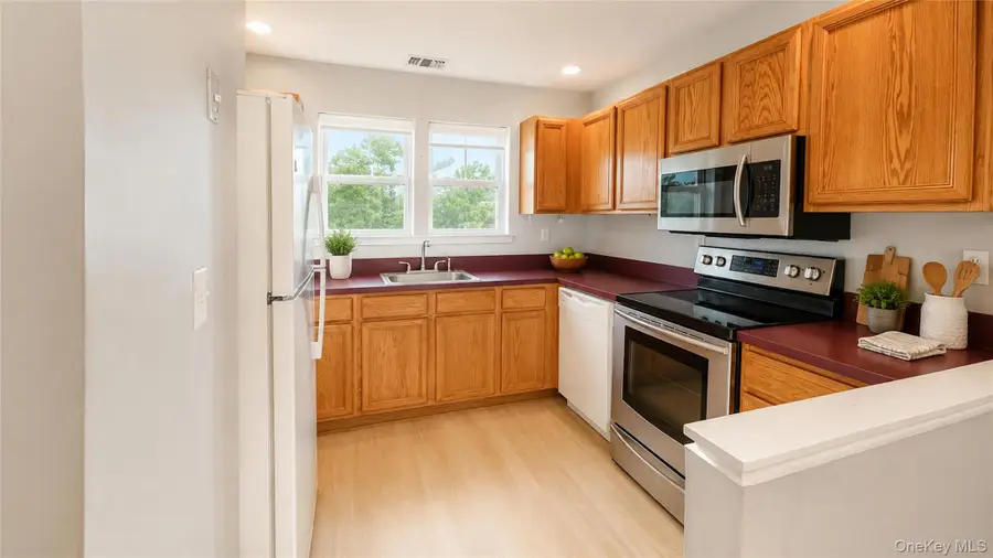 53 Village Circle E #E053, Manorville, NY 11949 - #2