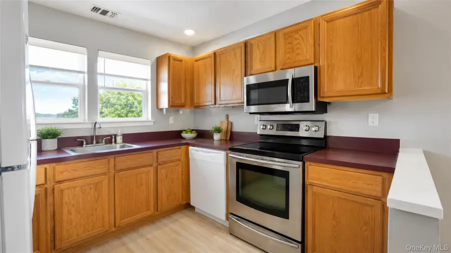 53 Village Circle E #E053, Manorville, NY 11949 - #3