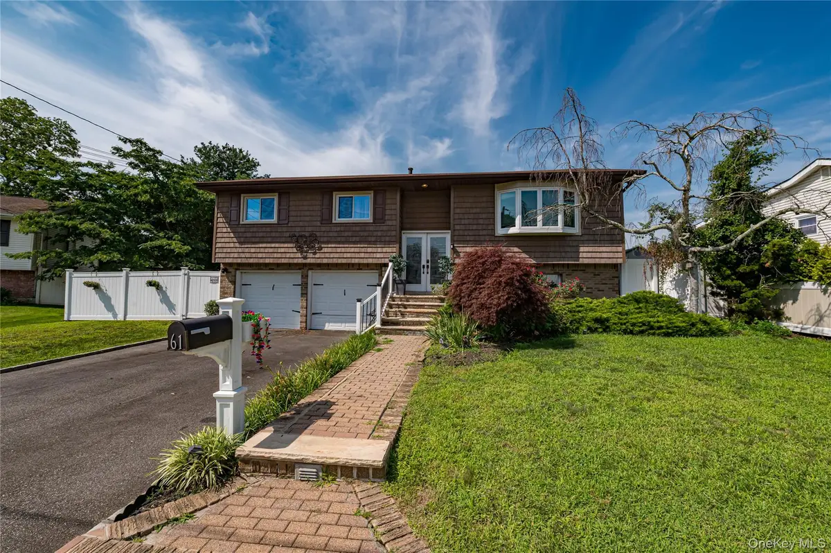 61 Linda Lane, North Babylon, NY 11703 - #1