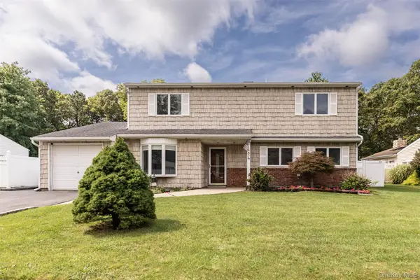 24 Gainsborough Road, Holbrook, NY 11741