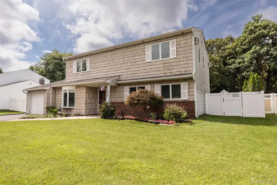24 Gainsborough Road, Holbrook, NY 11741 - #2