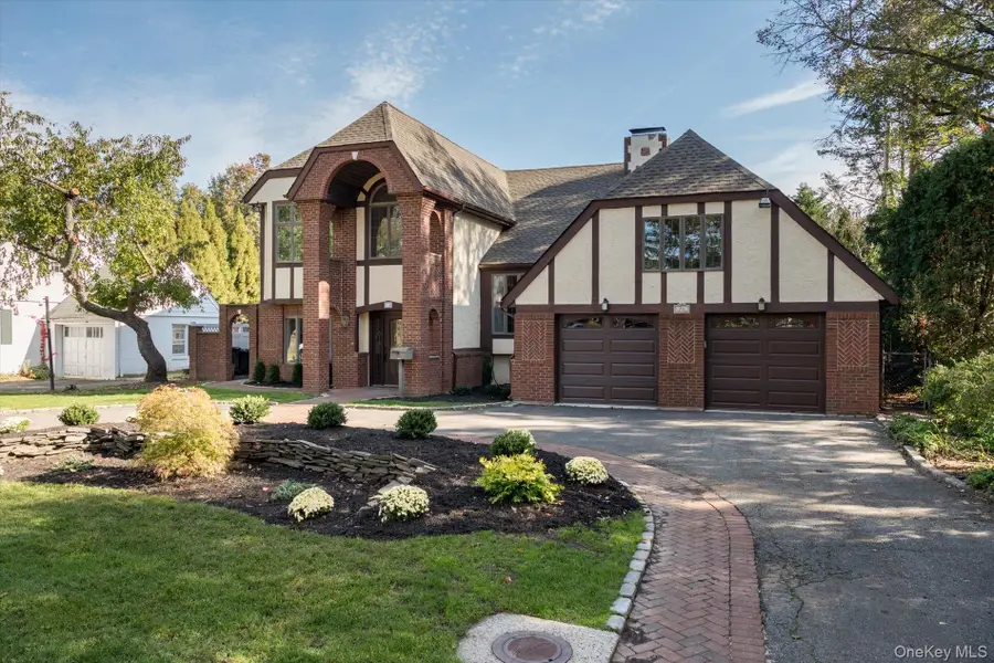 74 Oriole Way, Westbury, NY 11590 - #3