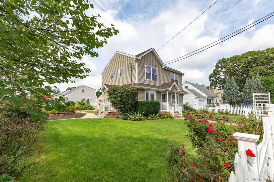 305 S Strong Avenue, Copiague, NY 11726 - #2