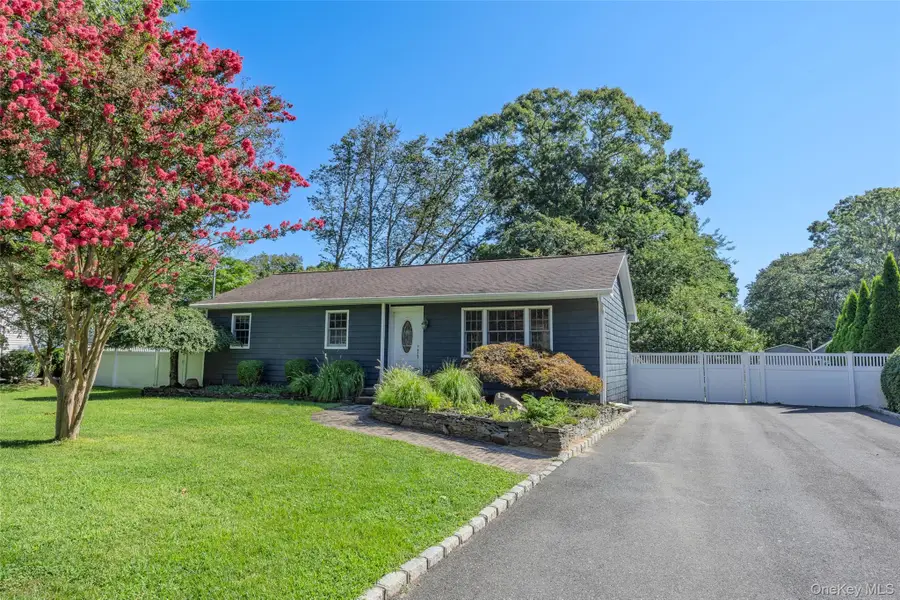 45 Marbeth Circle, Miller Place, NY 11764 - #3