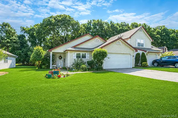 4 Balmoral Court, Middle Island, NY 11953