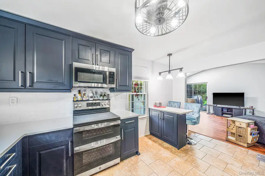 4 Balmoral Court, Middle Island, NY 11953 - #3