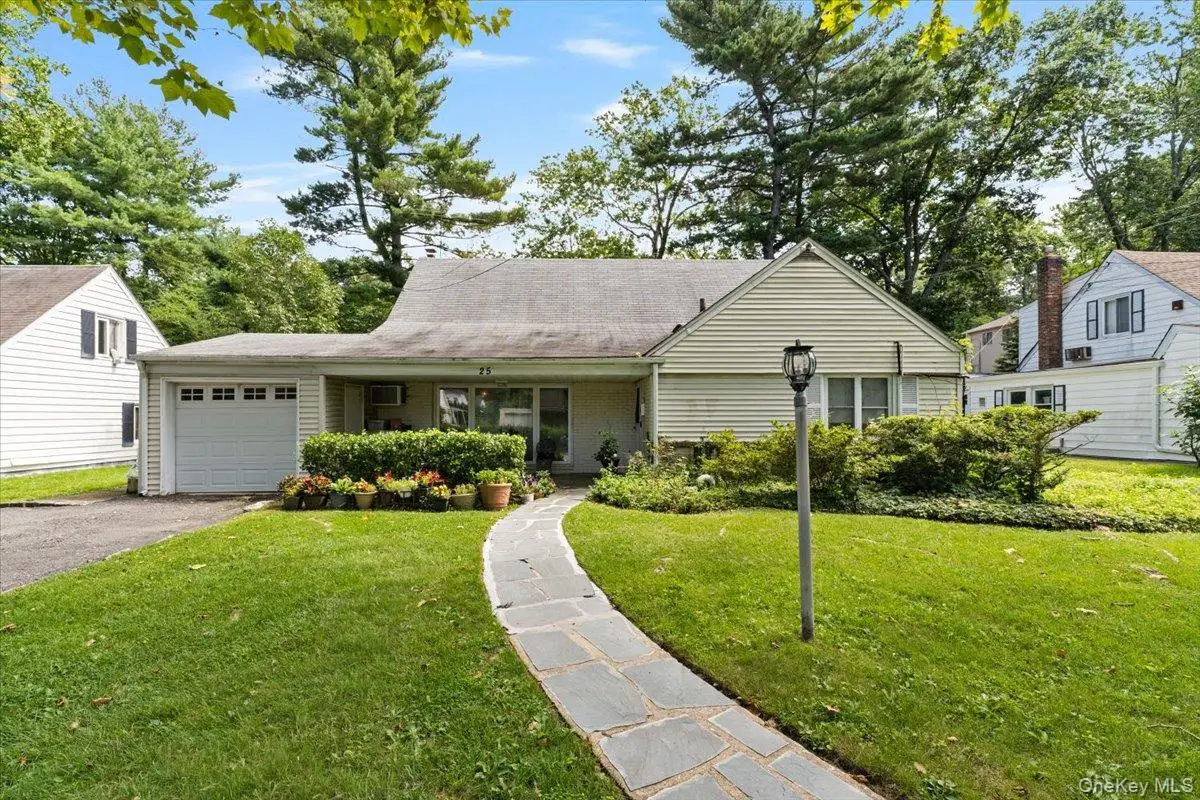 25 Bentley Road, Great Neck, NY 11023 - #1
