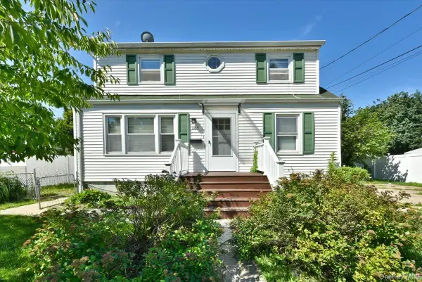 265 S Delaware Avenue, Lindenhurst, NY 11757