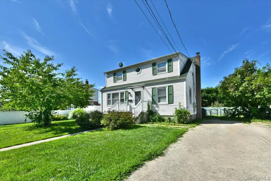 265 S Delaware Avenue, Lindenhurst, NY 11757 - #3