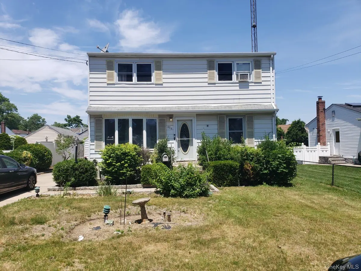926 9th Street, West Babylon, NY 11704 - #1