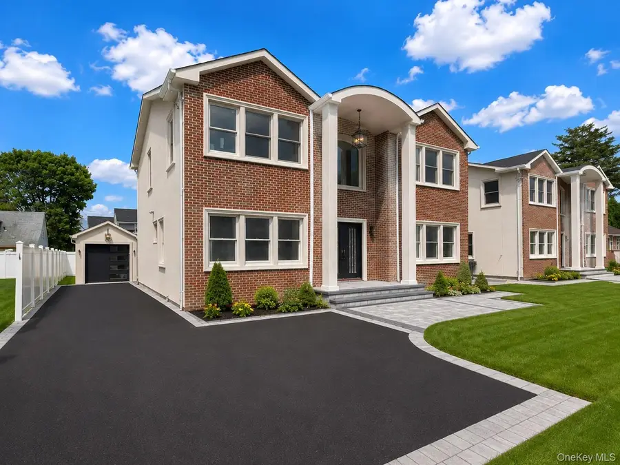 16 Fountain Street, Hicksville, NY 11801 - #2