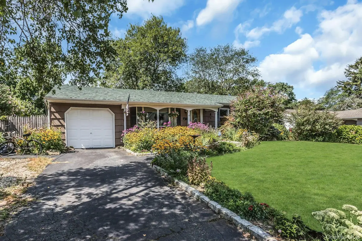 8 Baymens Court, Sayville, NY 11782 - #1