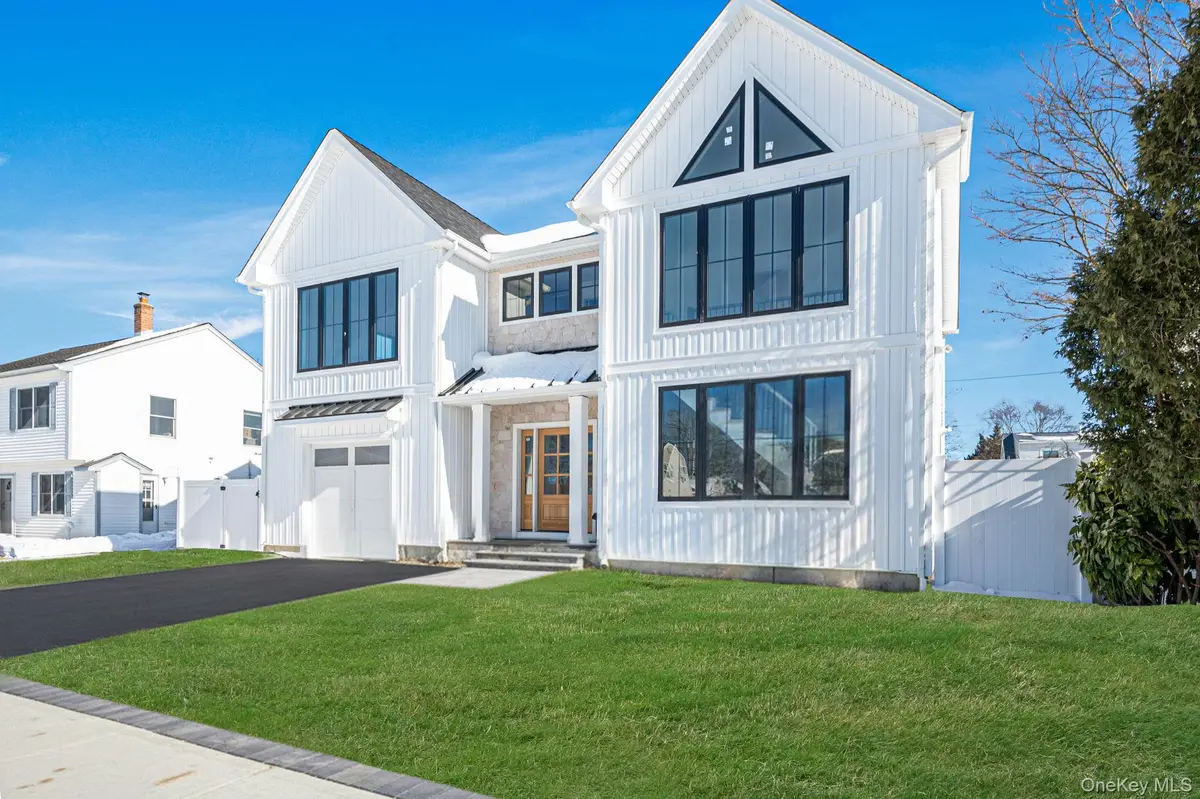 35 Cotton, Levittown, NY 11756 - #1