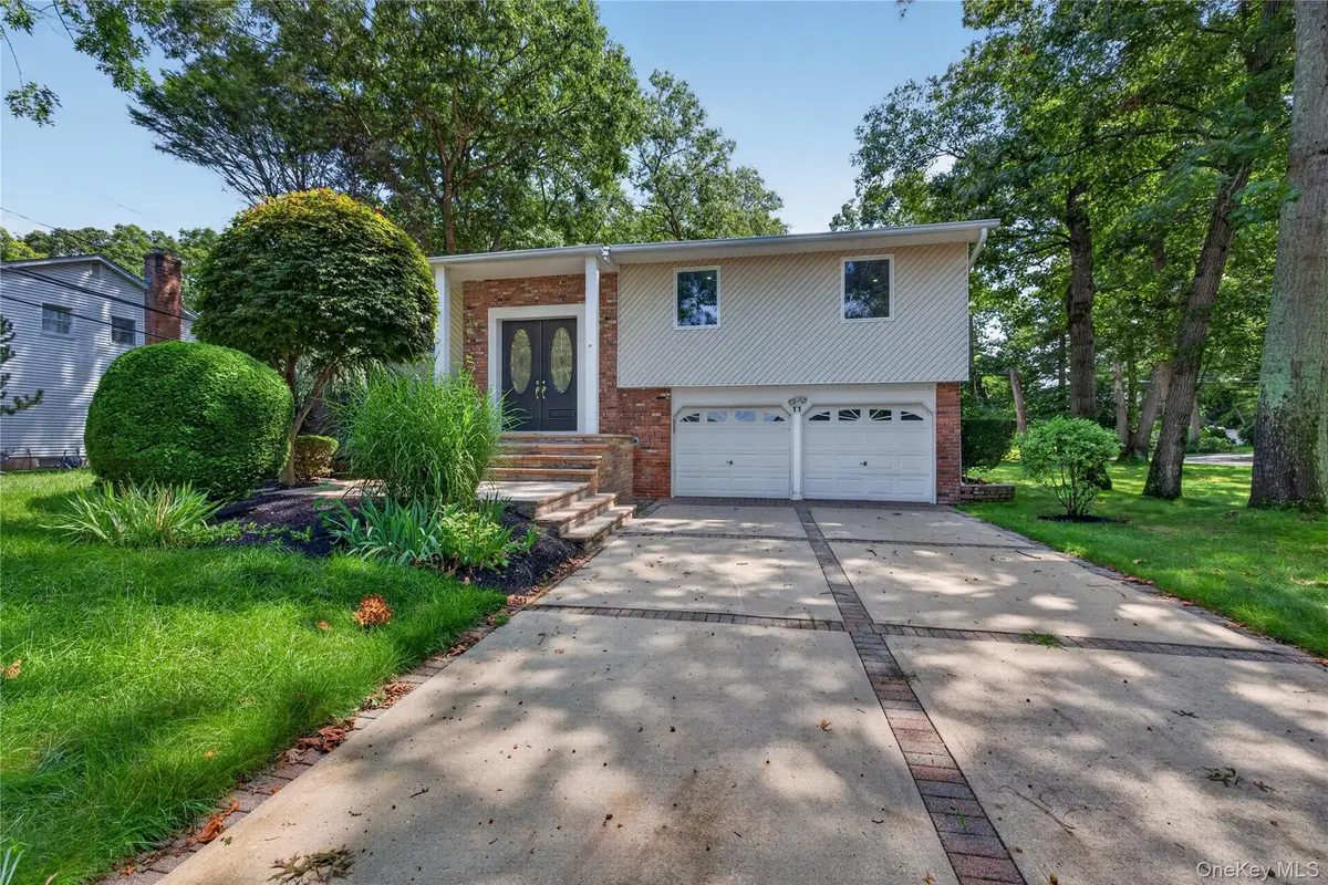 11 Penguin Lane, Commack, NY 11725 - #1