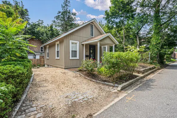 27 12th Avenue, Sea Cliff, NY 11579