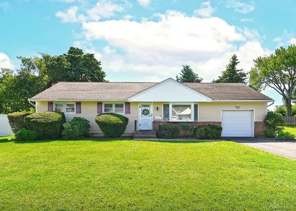 20 Sprucetree Lane, South Huntington, NY 11746