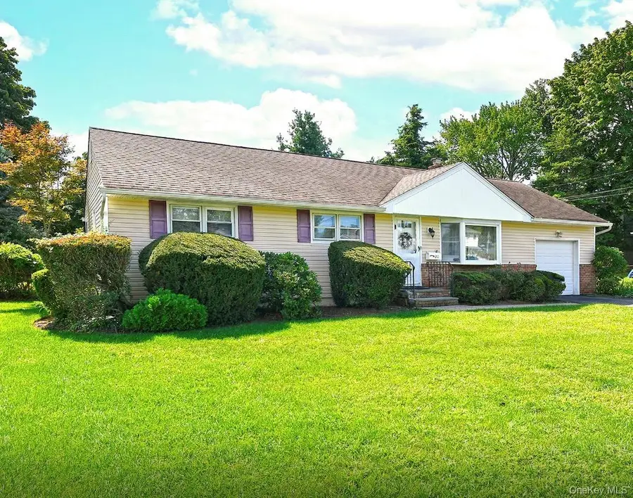 20 Sprucetree Lane, South Huntington, NY 11746 - #2