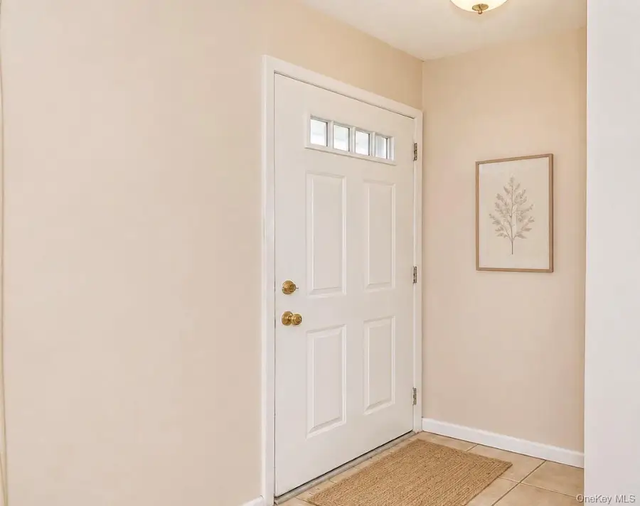 20 Sprucetree Lane, South Huntington, NY 11746 - #3