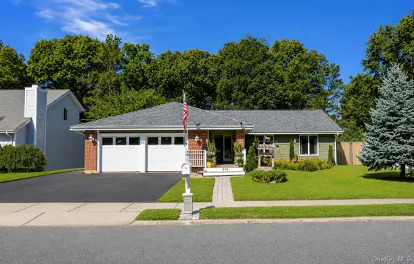 876 Greenbelt Parkway W, Holbrook, NY 11741