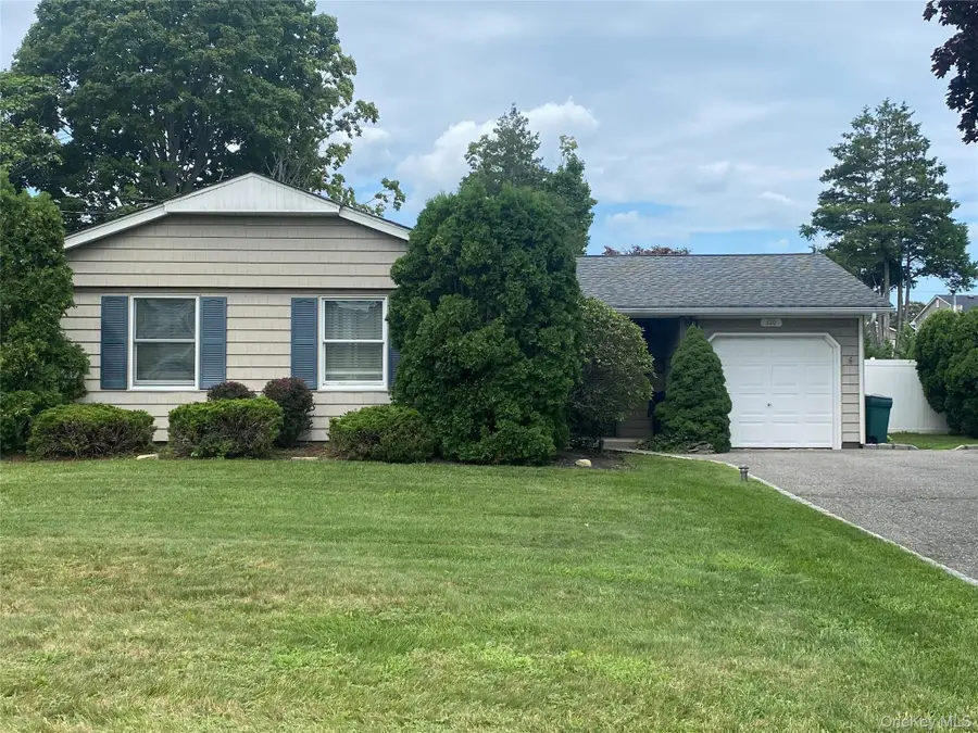 120 Budenos Drive, Sayville, NY 11782 - #2