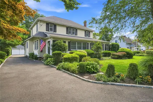 556 N Windsor Avenue, Brightwaters, NY 11718
