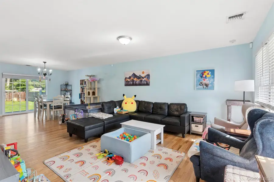 17 Robinwood Street, Mastic, NY 11950 - #3