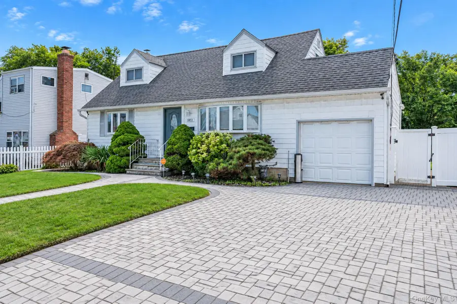 1032 N Hamilton Avenue, Lindenhurst, NY 11757 - #2