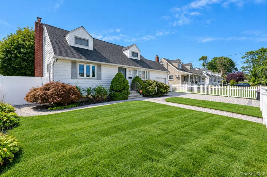 1032 N Hamilton Avenue, Lindenhurst, NY 11757 - #3