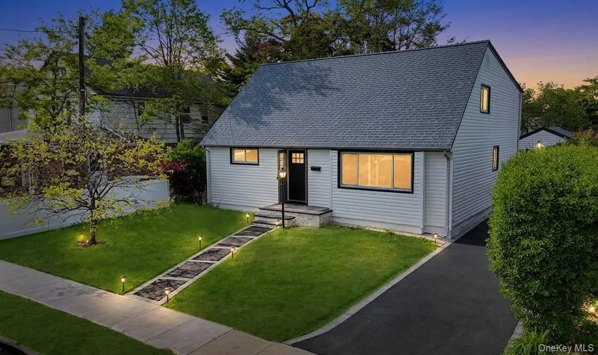 20 Howard Street, Hicksville, NY 11801 - #1