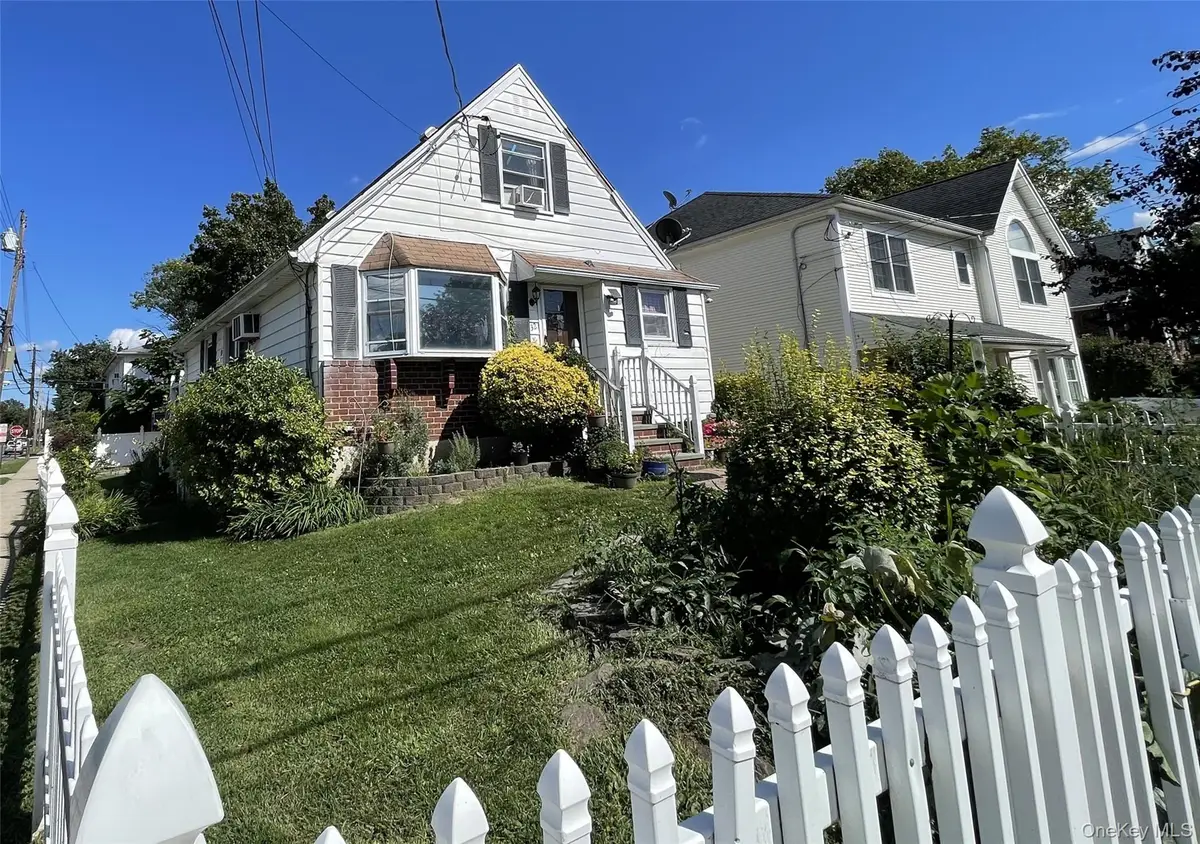 32 Edgewood Road, Port Washington, NY 11050 - #1