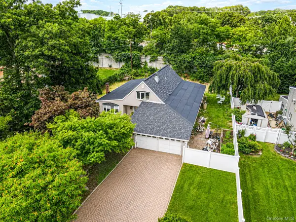 219 Sunflower Lane, Islandia, NY 11749