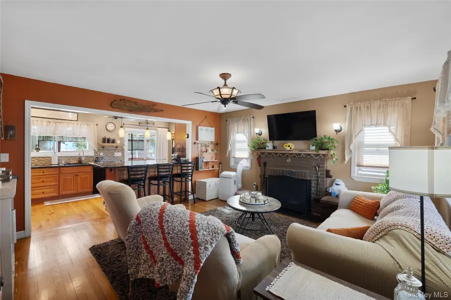 733 9th Street, West Babylon, NY 11704 - #3