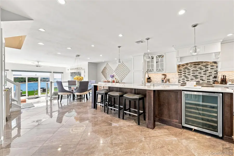 1 Victoria #1, Amityville, NY 11701 - #3