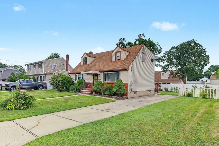 240 28th Street, Copiague, NY 11726 - #2