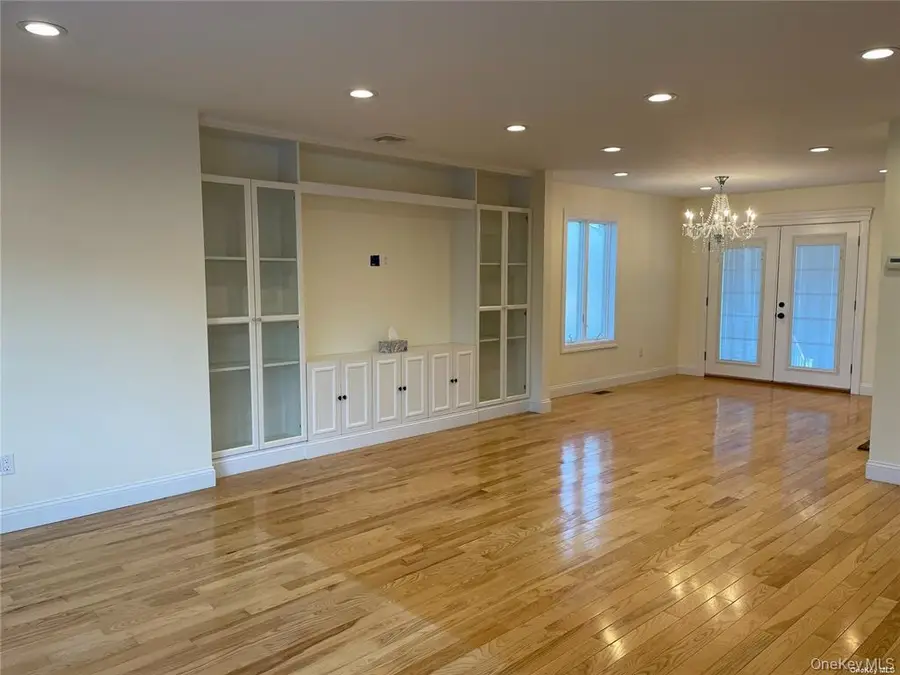 17 Wood Lane, Valley Stream, NY 11581 - #2