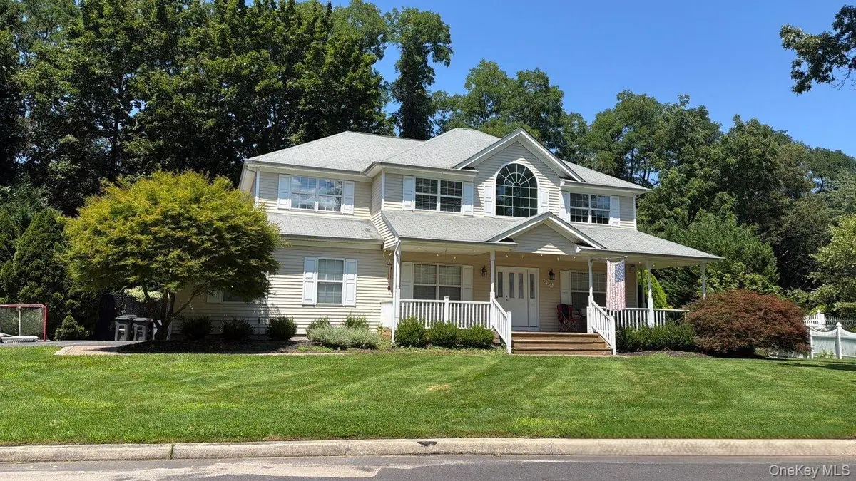 23 Flagpole Lane, East Setauket, NY 11733 - #1
