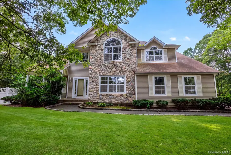 16 Jacobsen Court, Medford, NY 11763 - #2