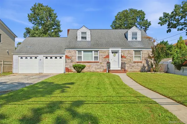 573 Grove Place, Oceanside, NY 11572