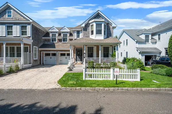 24 Pond Crossing #11, Southampton, NY 11968
